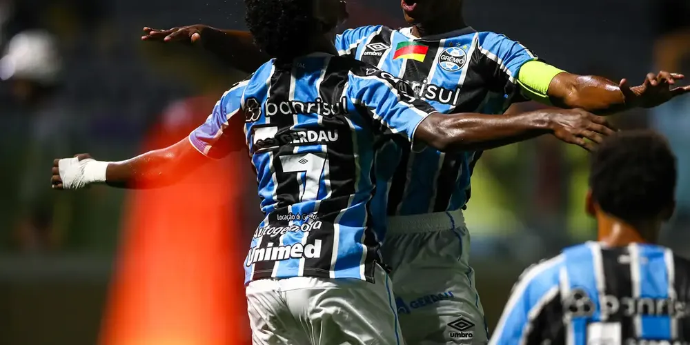 Grêmio e Corinthians avançaram às quartas de final da Copa São Paulo de Futebol Júnior na noite de domingo (19)