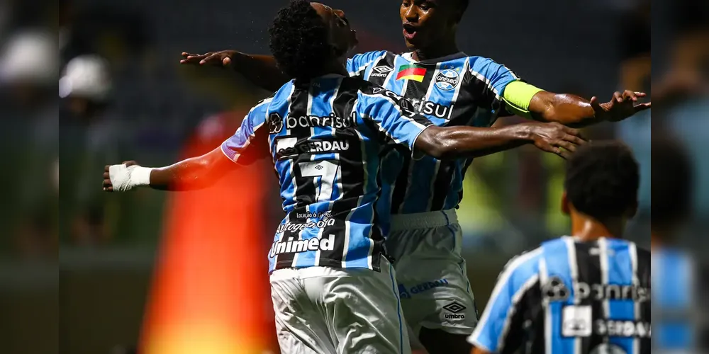 Grêmio e Corinthians avançaram às quartas de final da Copa São Paulo de Futebol Júnior na noite de domingo (19)