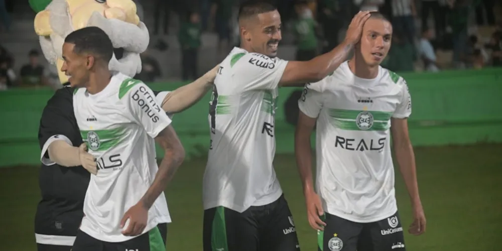 Sem sustos, o Coxa controlou o Rio Branco durante toda a partida