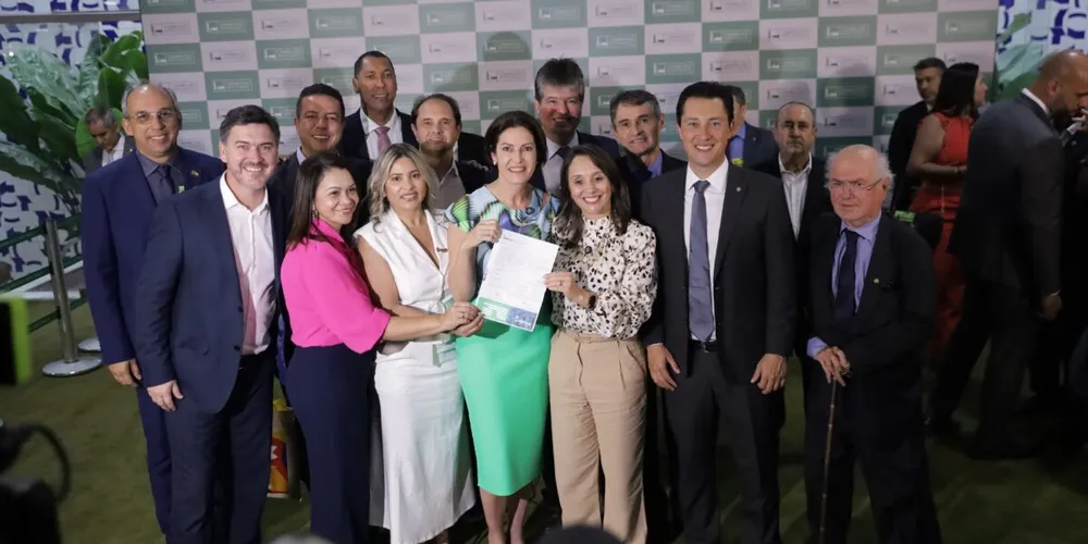 Ato de filiação da jornalista Cristina Graeml aconteceu na última quarta-feira (12) ao lado de representantes do Podemos