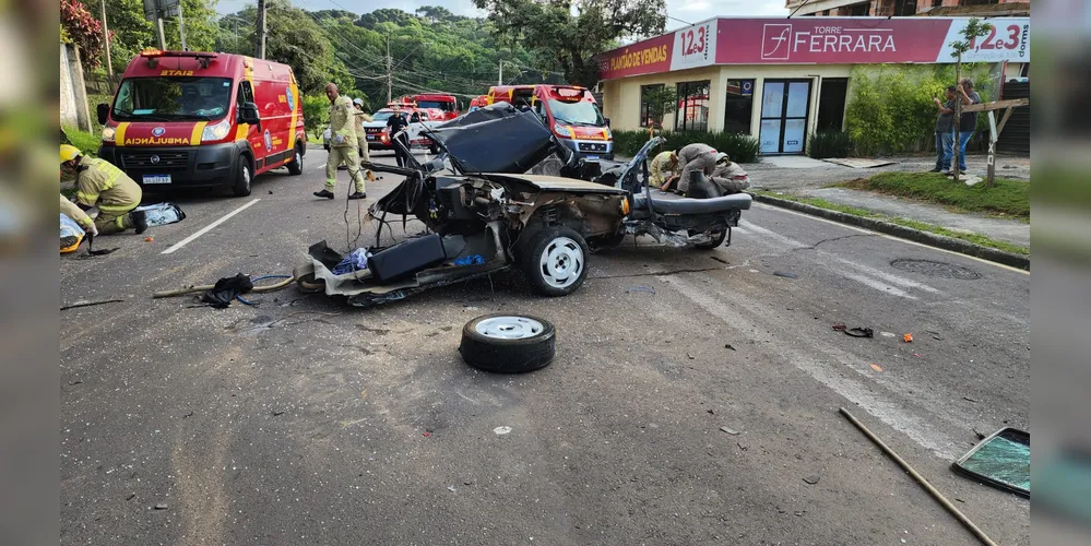 O acidente ocorreu na manhã deste sábado (21), na Rua João Gbur, no bairro Santa Cândida, em Curitiba