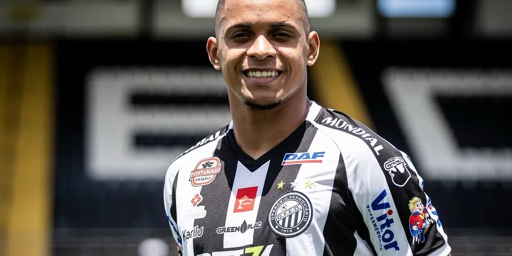 O atacante Álvaro está escalado como titular pela primeira vez com a camisa do Operário.