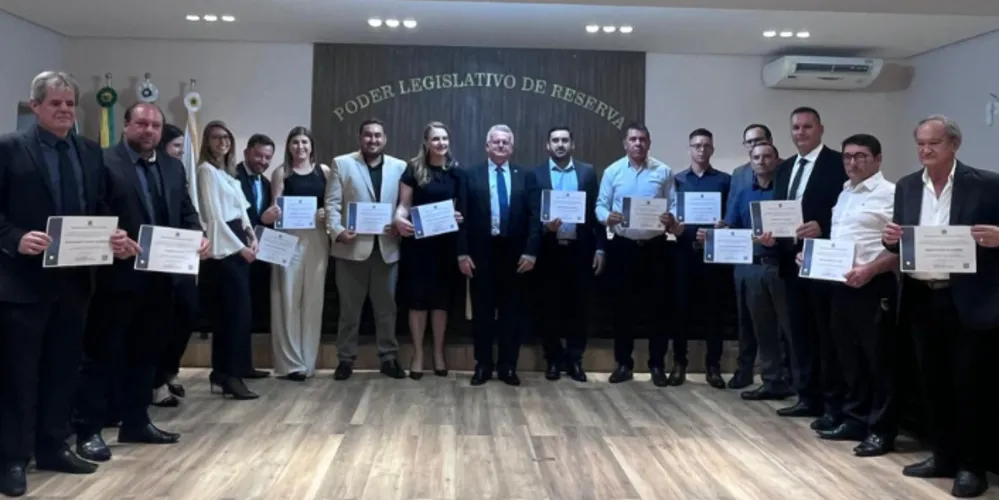 A diplomação é o ato formal que encerra o processo eleitoral e habilita o eleito a tomar posse no seu respectivo cargo