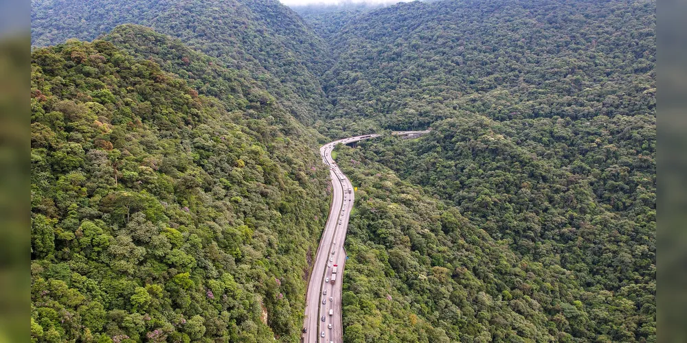 Pista da BR-277, no sentido de Paranaguá a Curitiba, está com grande fluxo