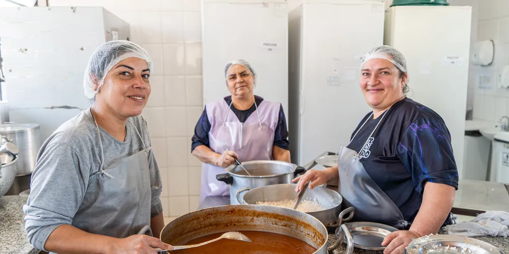 Entre as vagas, há opção para auxiliar de cozinha