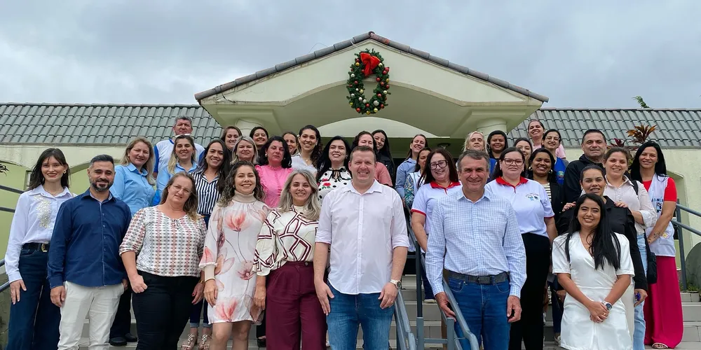 O prefeito Irani Barros deu posse aos novos diretores eleitos e coordenadores das escolas municipais e CMEIs