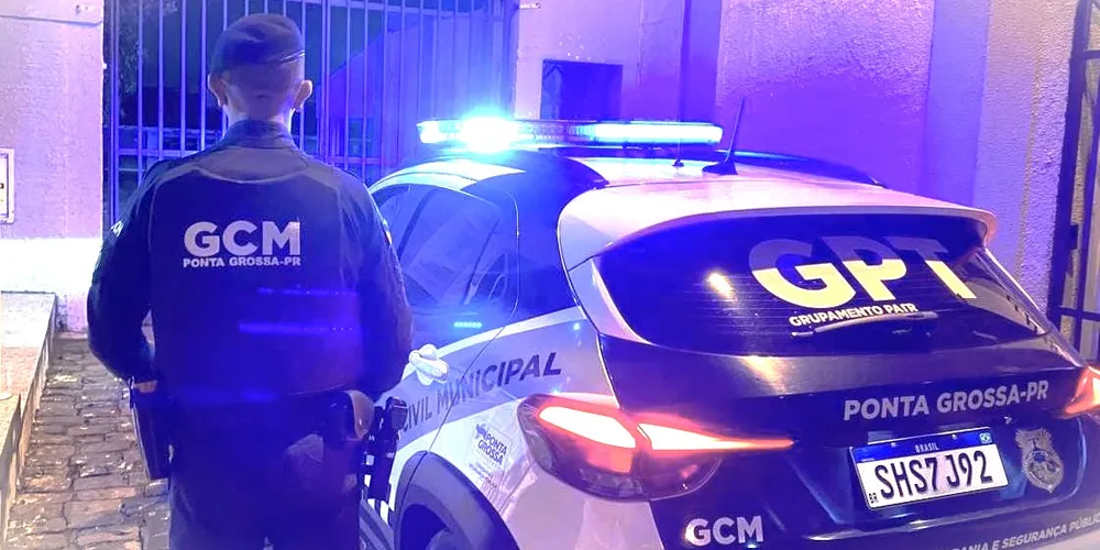 Equipe GPT da Guarda Municipal de Ponta Grossa deteve a mulher que portava drogas