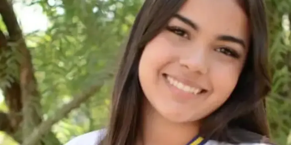 Ana Laura Generoso Godoi, de 14 anos, morreu em acidente na PR-092, na madrugada de sábado (14) logo após celebrar a formatura