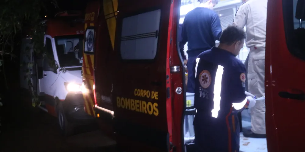 Dupla invade residência e esfaqueia jovem de 24 anos em Ponta Grossa