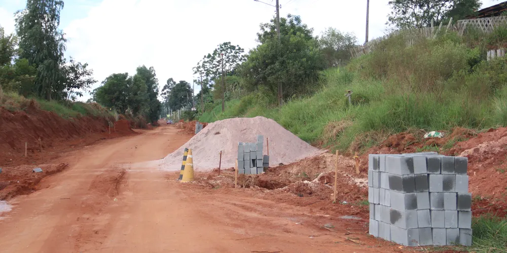 Estrada do Alagados teve apenas 300 metros pavimentados em um ano de contrato