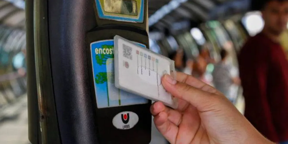 O bloqueio em massa obrigou os estudantes a enfrentarem longas filas para regularização dos cadastros