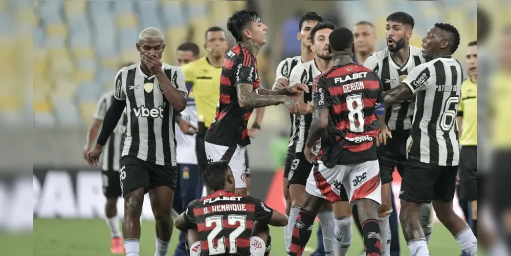 O saldo da treta foi cartão vermelho para Gerson e Cleiton, do Flamengo, e Alexander Barboza, defensor do Botafogo, que perdeu um dente