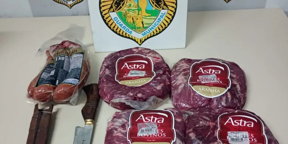 Suspeito estaria também com uma faca na mochila, além dos artigos furtados