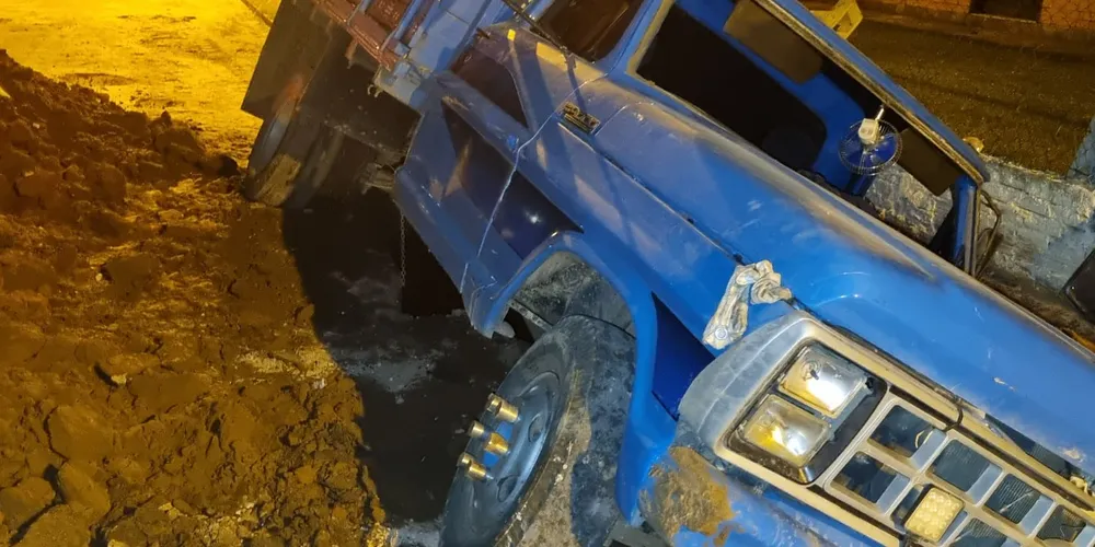 Dupla é presa em flagrante após furtar camionete em Castro