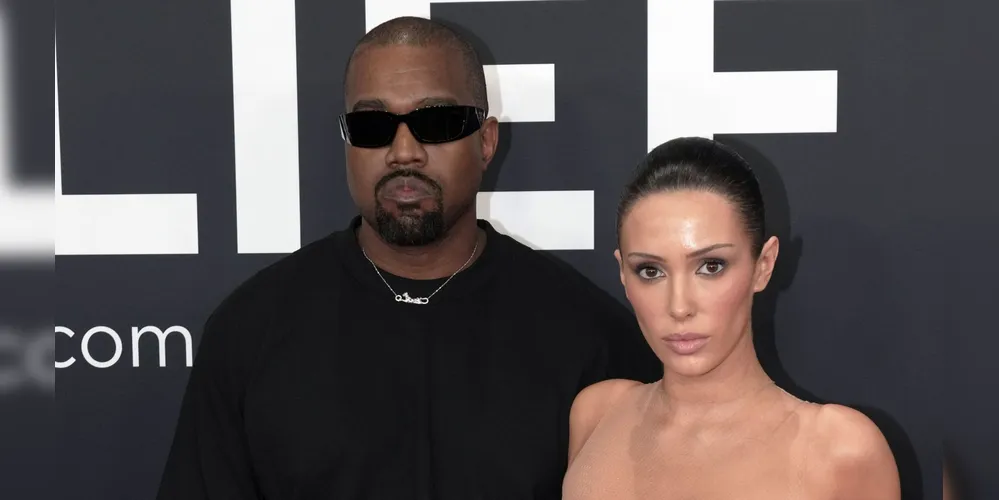 O ex-casal causou polêmica no Grammy 2025, após Bianca posar com um vestido transparente ao lado de West