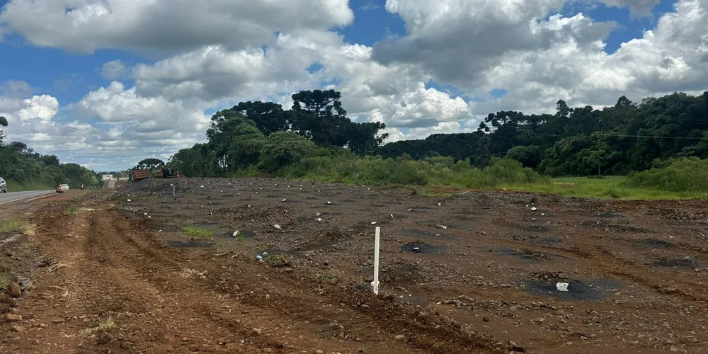 Detonação de rochas é necessária para o avanço da obra de duplicação da rodovia