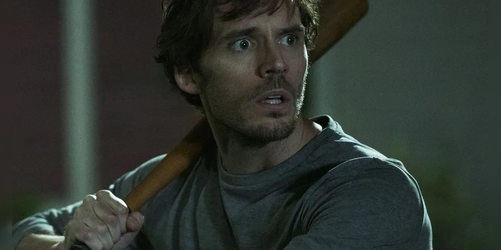 Neste suspense de terror, Sam Claflin interpreta Patrick McKee