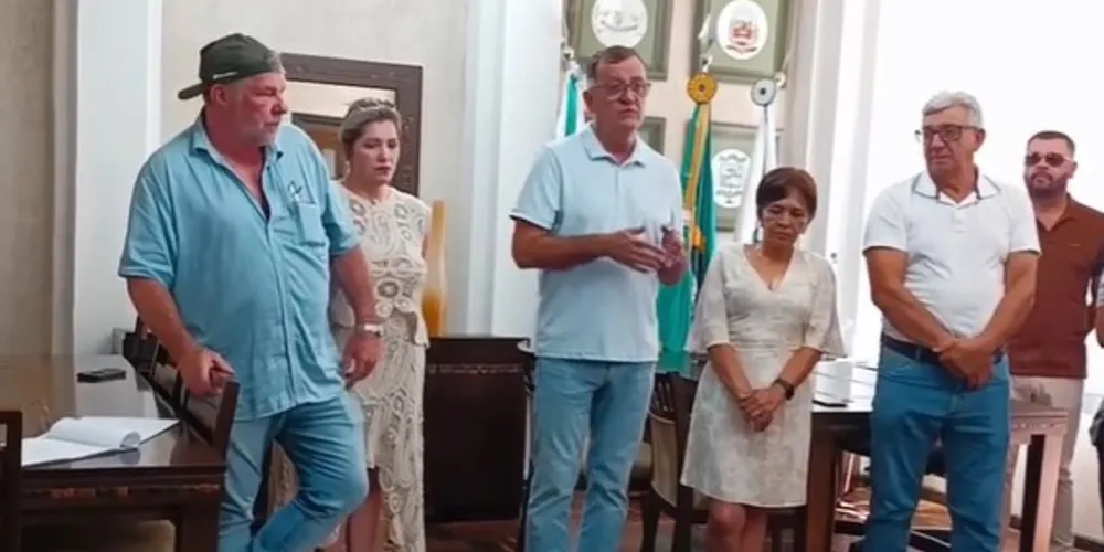 Cerimônia foi realizada no gabinete do prefeito