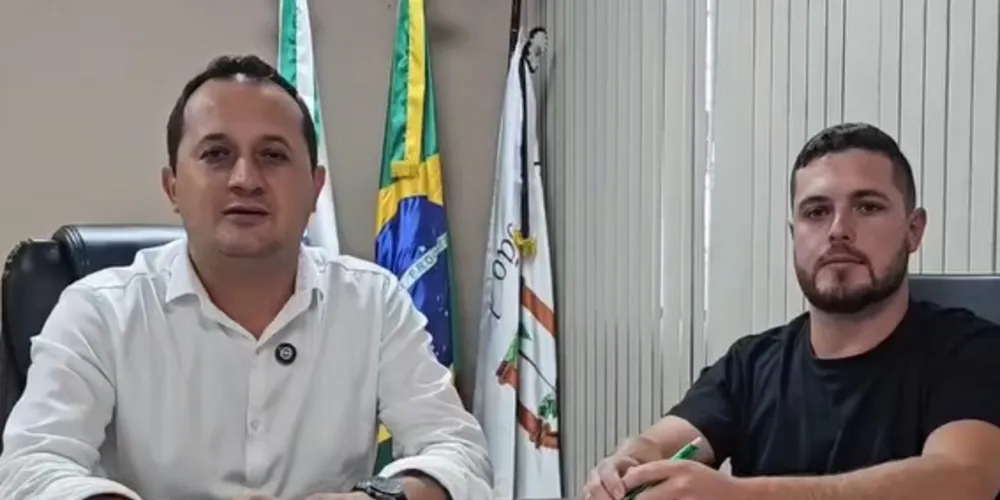 O prefeito de São João do Triunfo, Mario Cezar (PT), ao lado de seu vice Cristian Borges (Republicanos), anunciou a protocolação do aumento