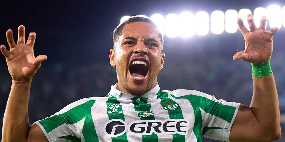 O brasileiro possui contrato válido até o meio do ano com o Real Betis