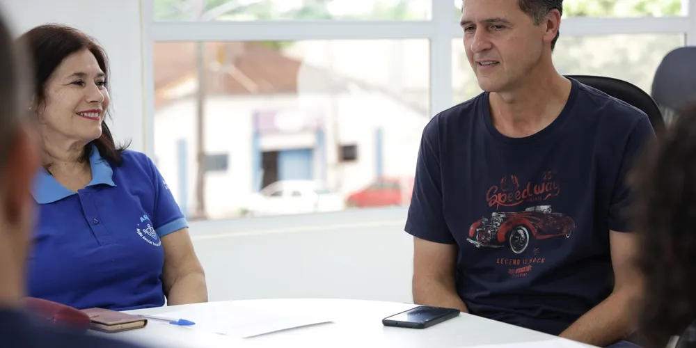 O prefeito do município, Sergio Belich, esteve presente durante a entrega das impressoras