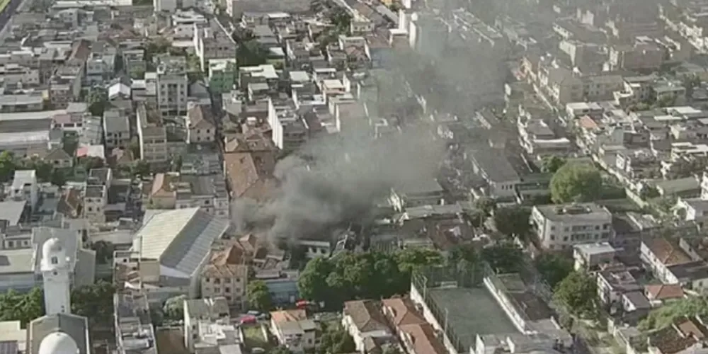 Dezenas de funcionários estavam no local na hora que as chamas se propagaram na fábrica