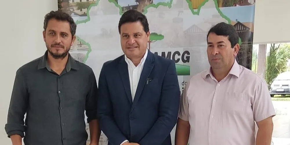 Em fevereiro deste ano, o prefeito de Ivaí esteve com o deputado Sandro Alex e com o prefeito de Ipiranga, Douglas Modesto (PL)