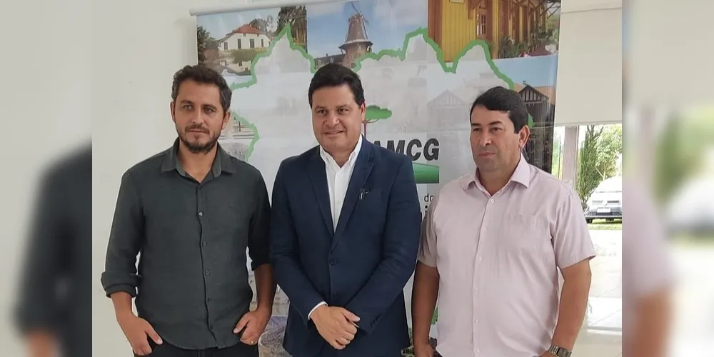 Em fevereiro deste ano, o prefeito de Ivaí esteve com o deputado Sandro Alex e com o prefeito de Ipiranga, Douglas Modesto (PL)