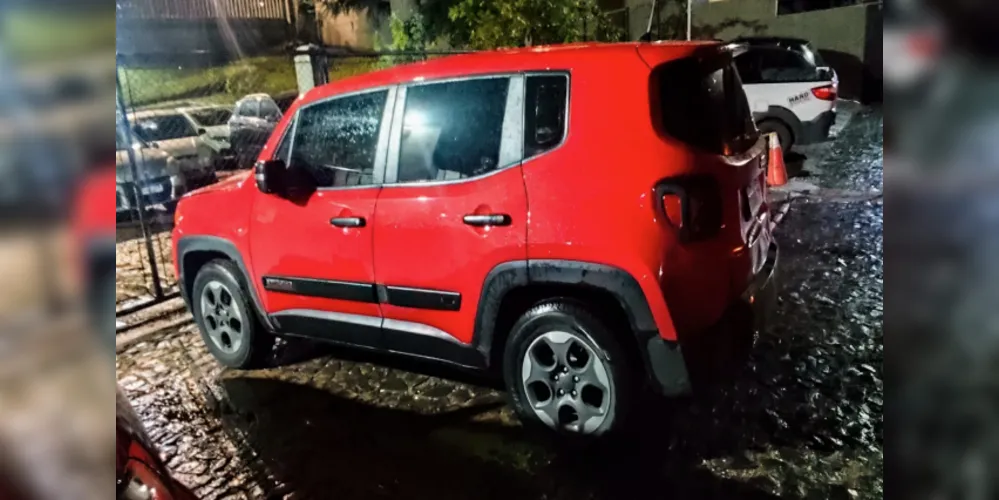 Jeep Renegade com alerta de furto em Curitiba foi localizado em Ponta Grossa