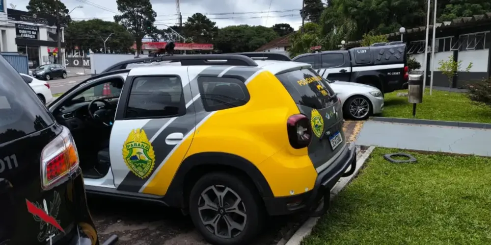 O cabeleireiro e o homem foram encaminhados a uma companhia da PM