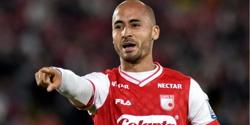 O jogador possui 31 anos e é natural de Medellín, na Colômbia