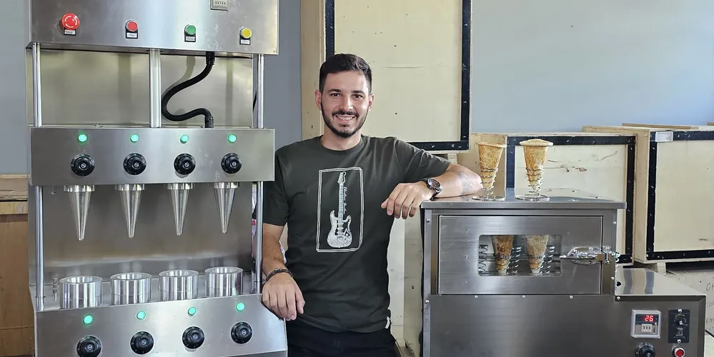 Juliano Casol Ecker, empresário de Francisco Beltrão, que produz equipamentos e acessórios para a produção de pizza cone, usou crédito da Fomento Paraná para investir em produção, logística e instalação de painéis solares