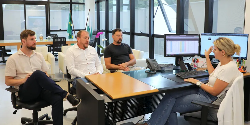 A reunião teve a presença de Maurinho Paluch (PSB), Laercio Cipriano (PP), do secretário municipal Paulo Cesar Cabral e da superintendente do Secid Camila Scucato