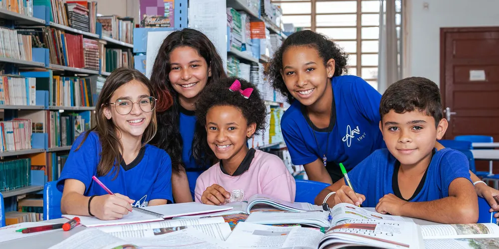 A entrega de kits escolares para todos os alunos da rede estadual, será feita a partir do primeiro dia de aula (5 de fevereiro)