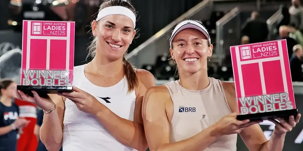 Luisa Stefani é medalhista olímpica de bronze no tênis, na categoria duplas femininas, em Tóquio 2020. Laura Pigossi foi sua parceira de raquete