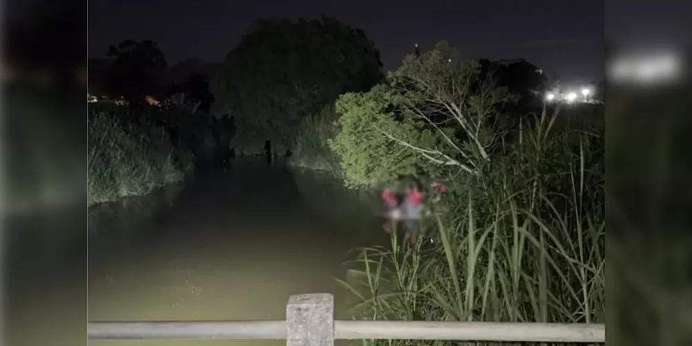 Padastro foi encontrado sem vida no rio por volta das 20 horas; ele teria tentando salvar a enteada