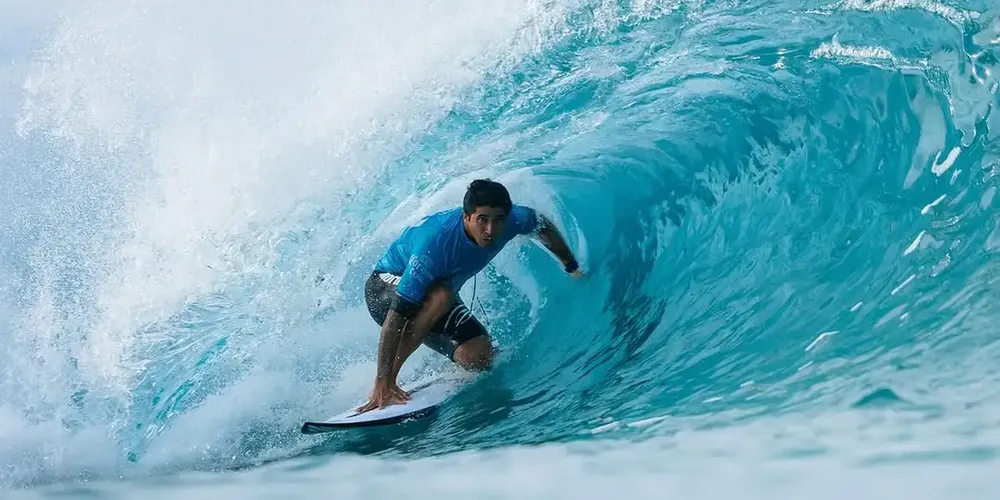 Pela 1ª vez no Oriente Médio, disputa ocorre em piscina de ondas