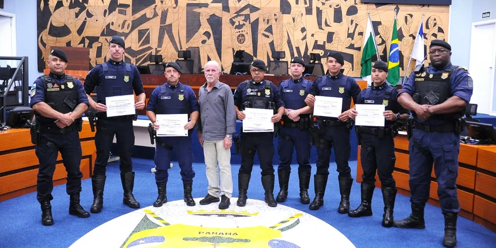 Agentes foram homenageados na última segunda-feira (17)