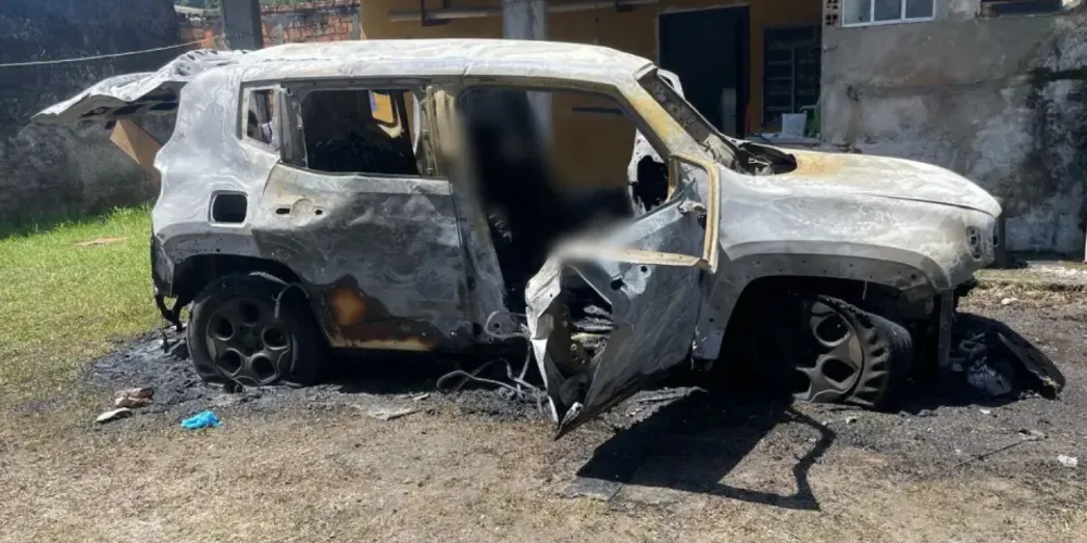 De acordo com a esposa da vítima, o homem entrou no carro após incendiar o corpo