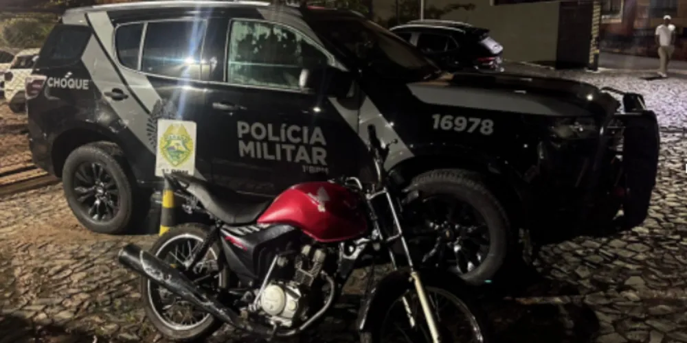 Motocicleta foi levada para a Delegacia de Polícia