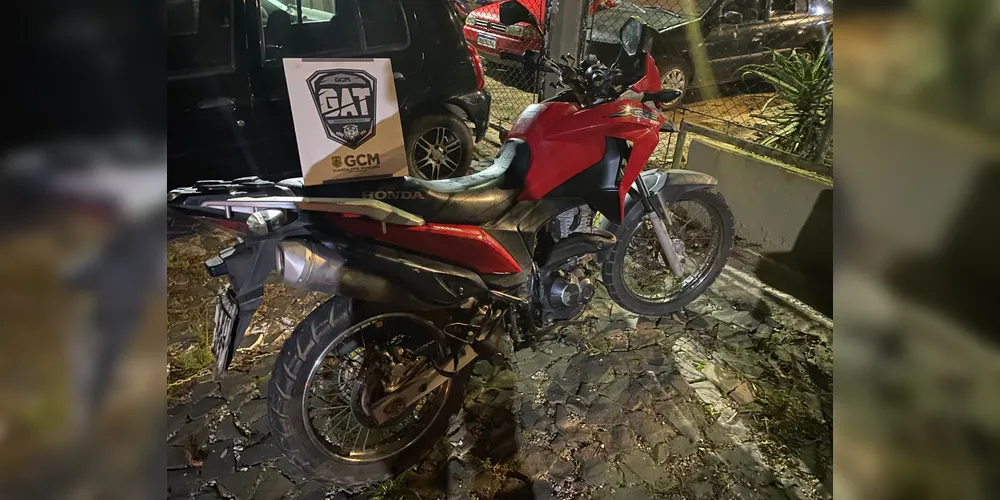 Motocicleta Honda/XRE 190 foi localizada na madrugada desta segunda-feira (10)