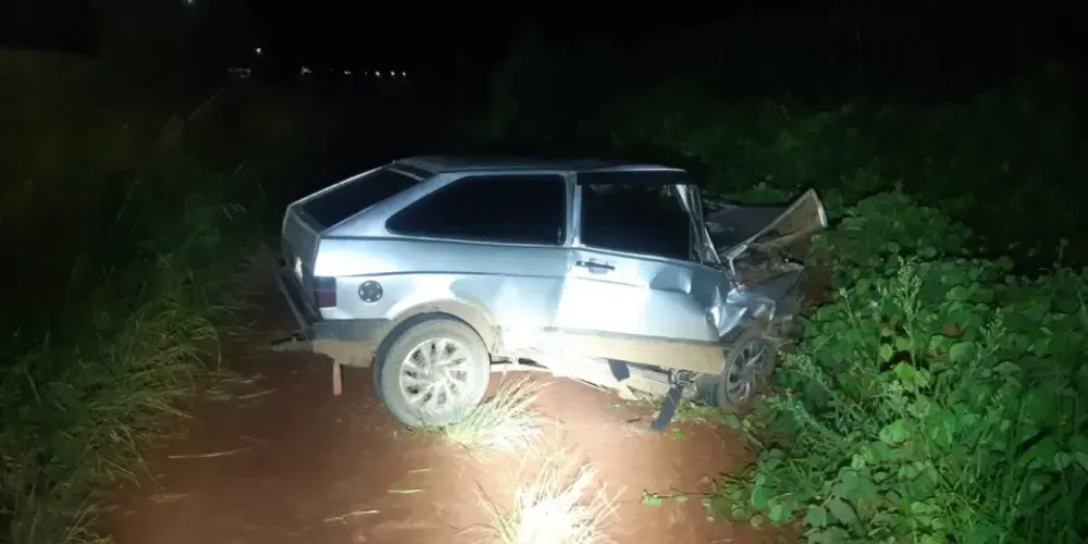 O motorista teve ferimentos graves e foi levado ao hospital