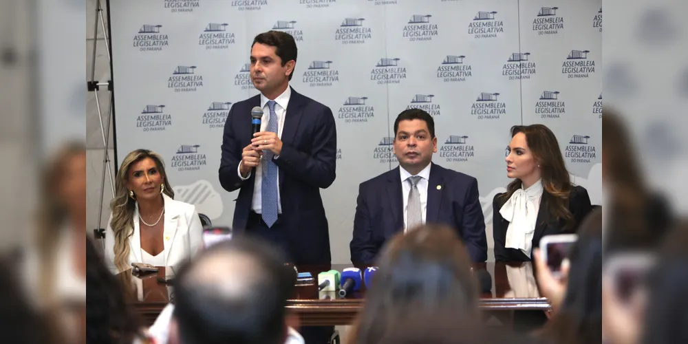 Coletiva de imprensa ocorreu antes da solenidade de posse da nova Mesa Diretora da Assembleia, na tarde desta segunda-feira (3)