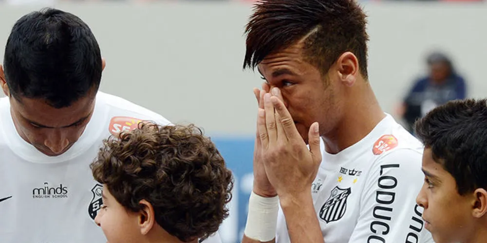 Neymar já tinha anunciado que jogaria no Barcelona no começo da temporada europeia