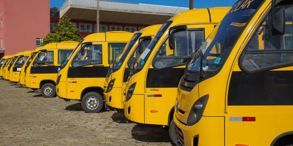 Os 113 ônibus entregues nesta segunda-feira custaram R$ 46.491.000,00.