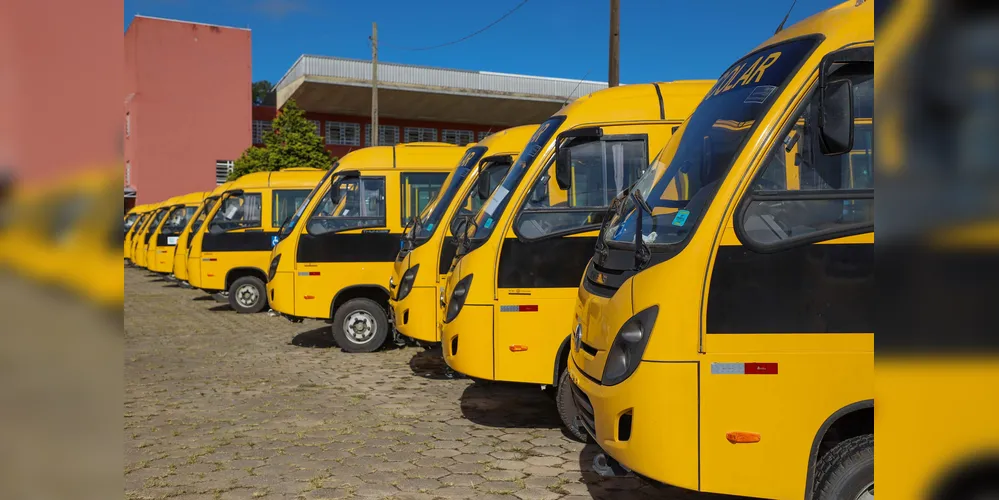 Os 113 ônibus entregues nesta segunda-feira custaram R$ 46.491.000,00.