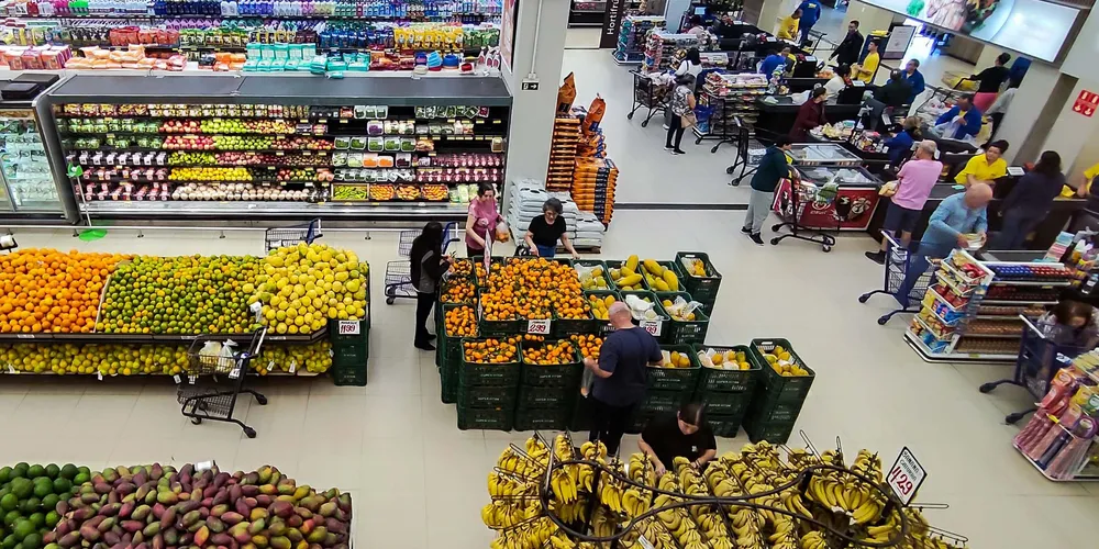 Entre as vagas ofertadas que não exigem experiência está repositor em supermercados