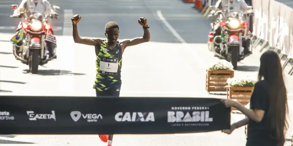 Queniano Wilson Too chega na primeira posição na disputa da 99ª Corrida Internacional da São Silvestre