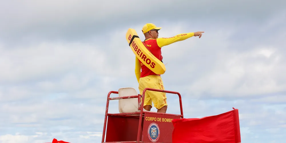 Corpo de Bombeiros alerta para o perigo das correntes de retorno no Litoral do Paraná