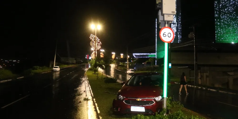 Acidente aconteceu na madrugada deste sábado (07)